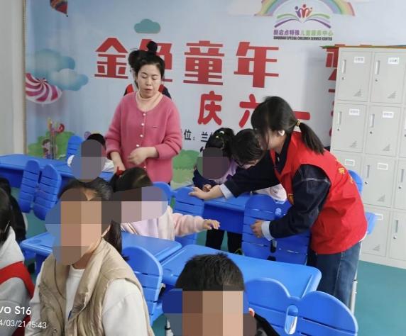 房间里的人们中度可信度描述已自动生成